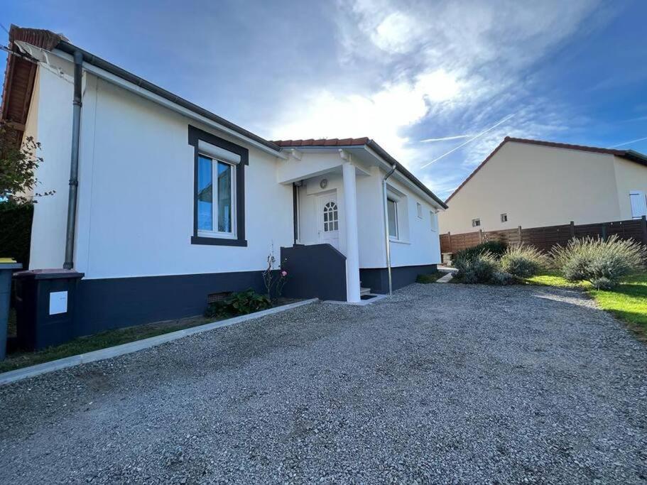 Jolie Maison, Jardin Et Parking Desertines  Exterior foto