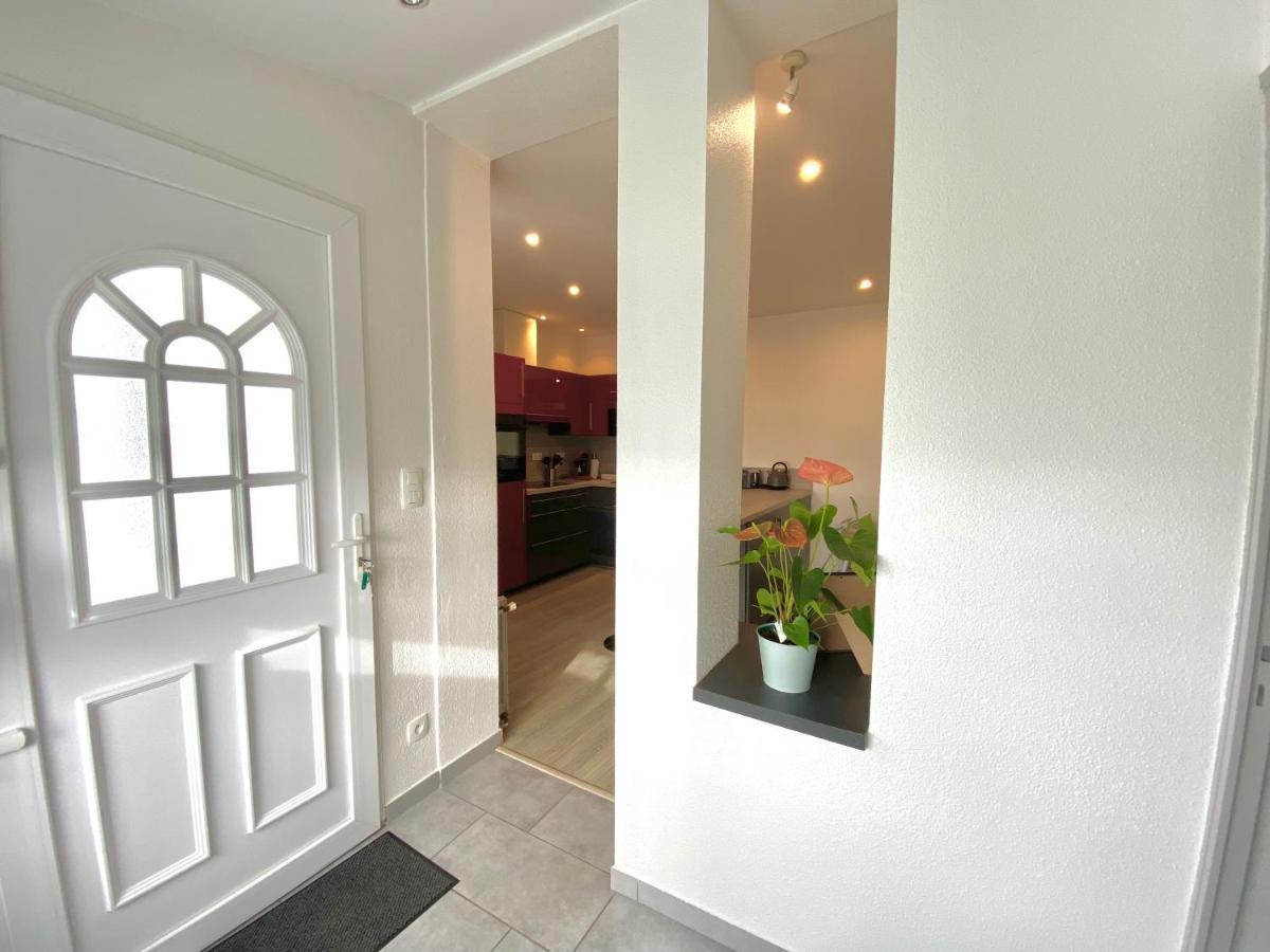 Jolie Maison, Jardin Et Parking Desertines  Exterior foto